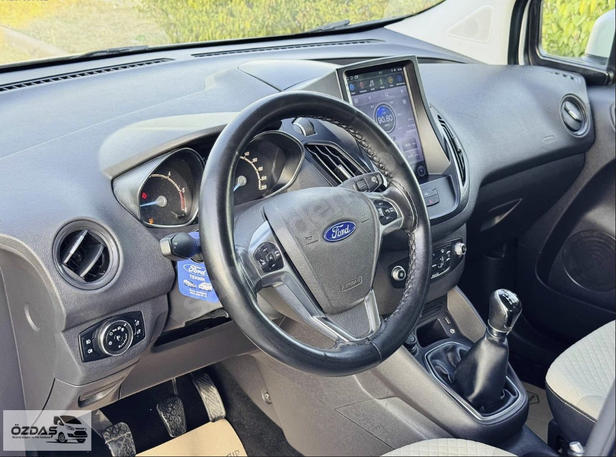 FORD TOURNEO COURİER TİTANİUM 2015 MODEL